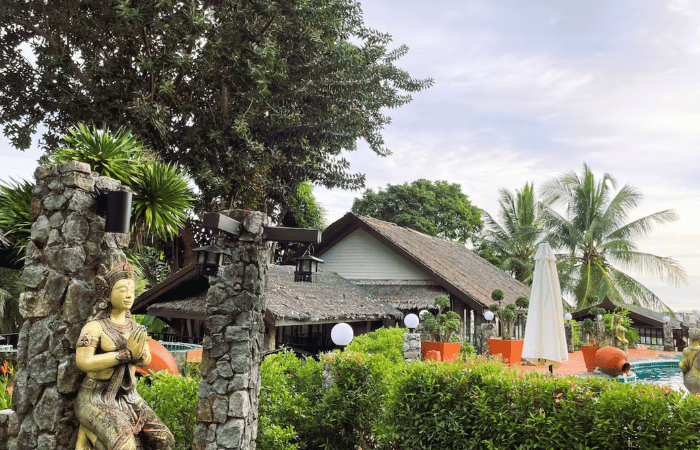 Boomerang Resort Phuket - piscina budda e resort