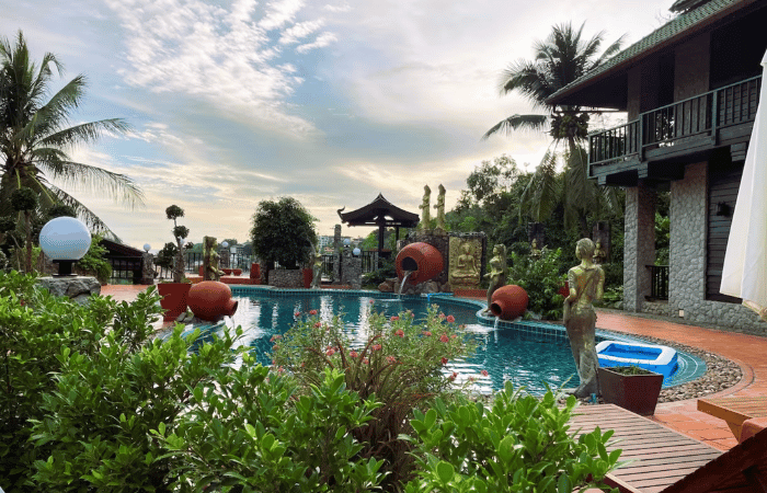 Boomerang Resort Phuket - piscina notte vista resort e panorama