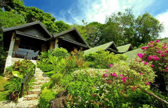 Boomerang Resort Phuket - sentiero scale e resort