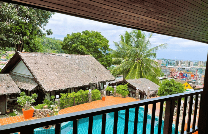 Boomerang Resort Phuket - veranda vista piscina